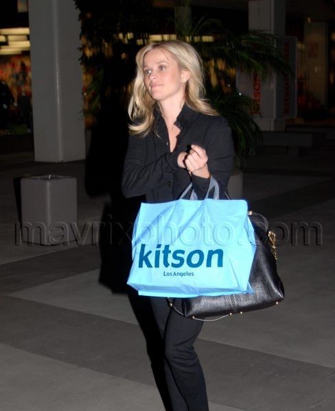12_17_09_Reese Witherspoon Solo Shopping_189.jpg