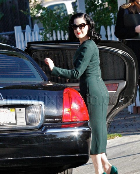 12_9_09_Dita Green Goddess_143.jpg