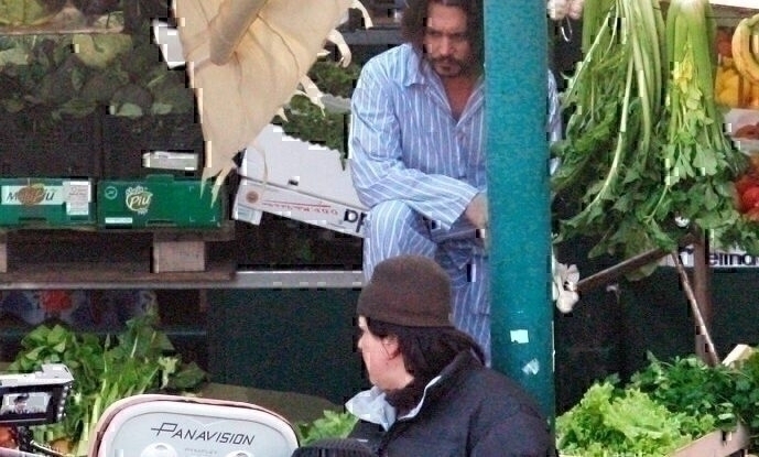 03_16_10_Johnny Depp on Tourist Set_25.jpg
