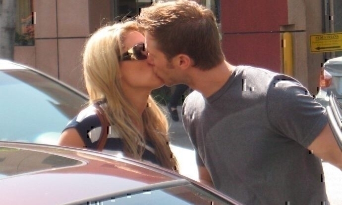 03_23_10_Bachelor Couple Jake Vienna Kiss_55.jpg