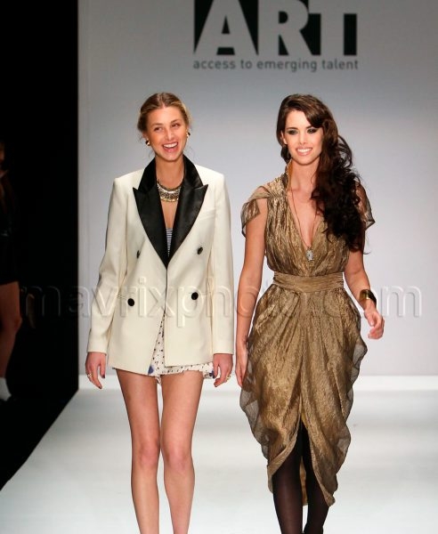 03_11_10_Whitney Port Fashion Show_61.jpg