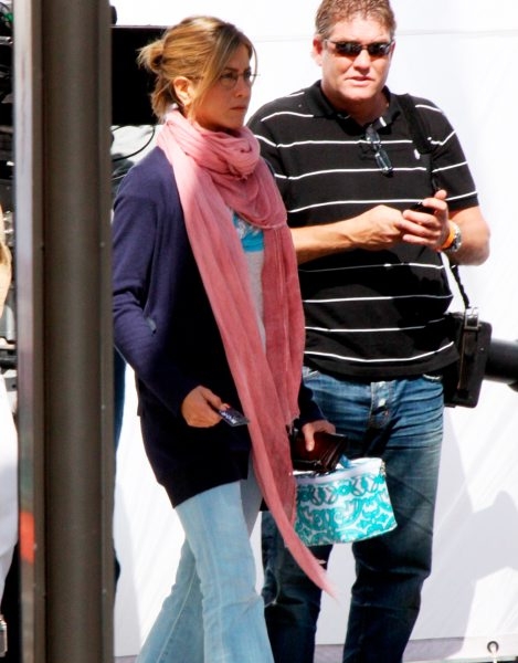 03_23_10_Jennifer Aniston On Set_67.jpg