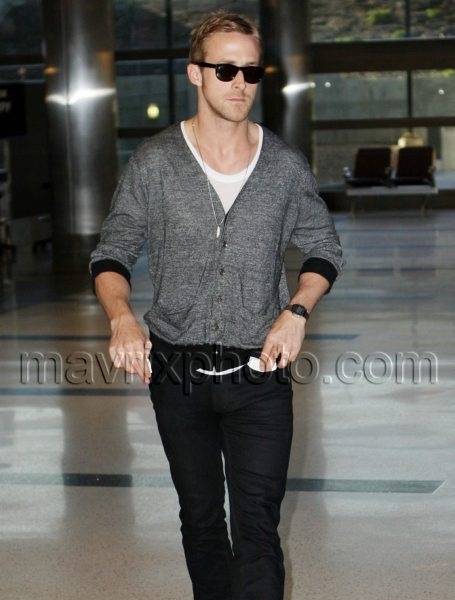 5_23_10_Ryan Gosling Arrives LAX_301