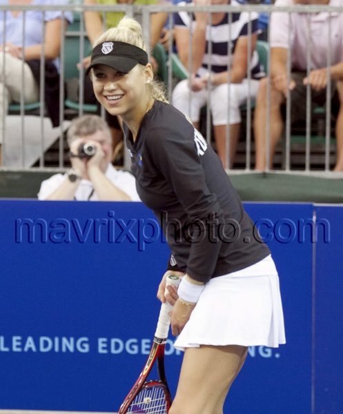 7_20_10_Kournikova WTT Tennis_1