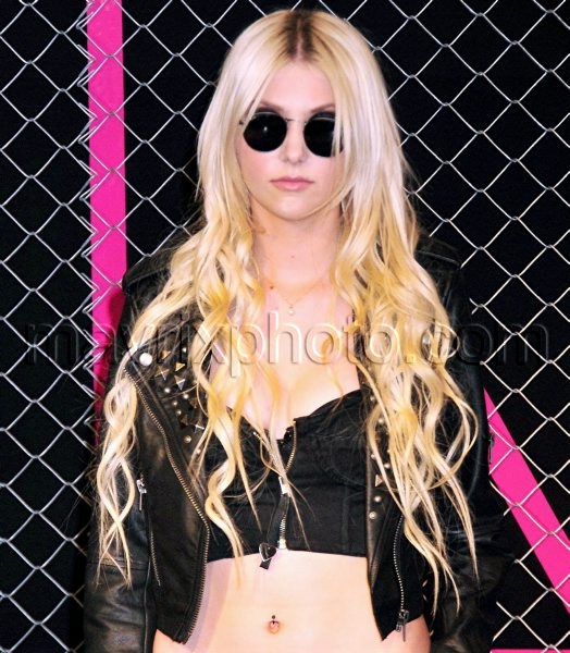 8_4_10_Taylor Momsen Material Girl Launch_339