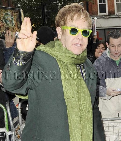 11_25_10_sir-elton-john-bbc-radio_42