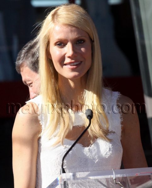 12_13_10_Gwyneth Paltrow Star_1