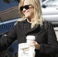 2_7_11_reese-witherspoon-pastry_10