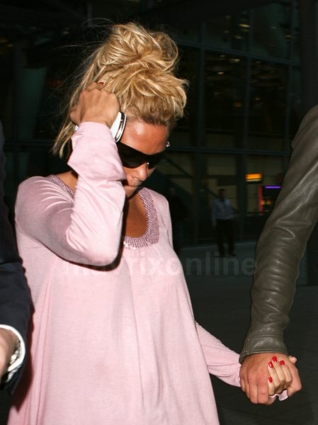 katie-price-beau-heathrow_4_8_11_23