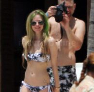 Avril Lavigne Bikini Body_5_30_11_69