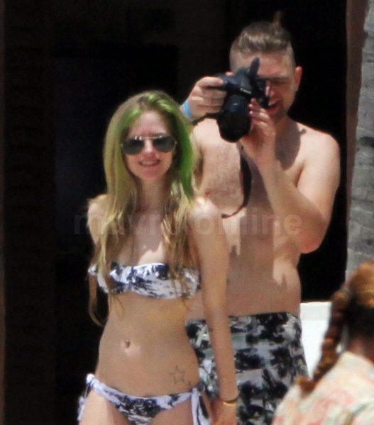 Avril Lavigne Bikini Body_5_30_11_69