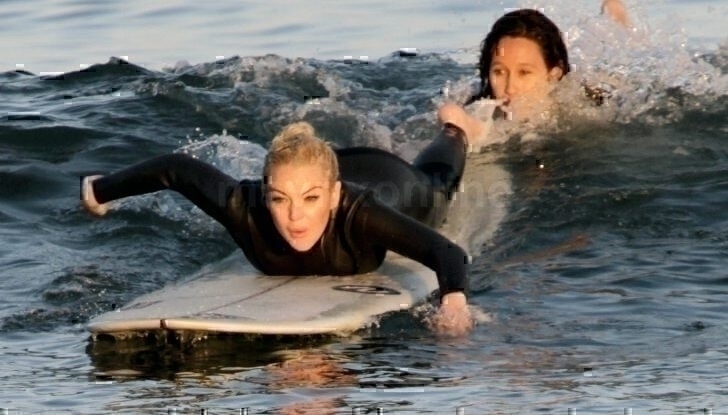 Lindsay Lohan Surfing_8_16_11_01