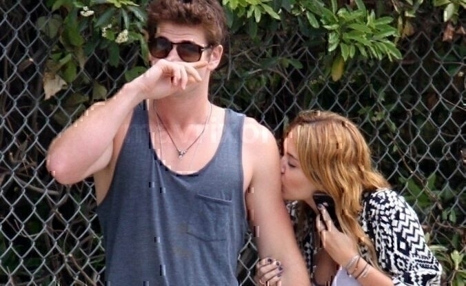 Miley Cyrus Liam Hemsworth_8_8_11_001