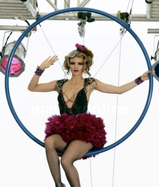 AnnaLynne McCord 90210 Acrobatics_8_30_11_01