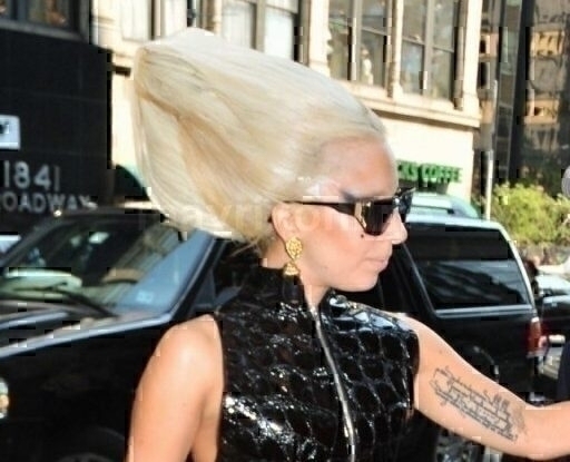 Lady Gaga Beehive Hairstyle_09_14_11_01