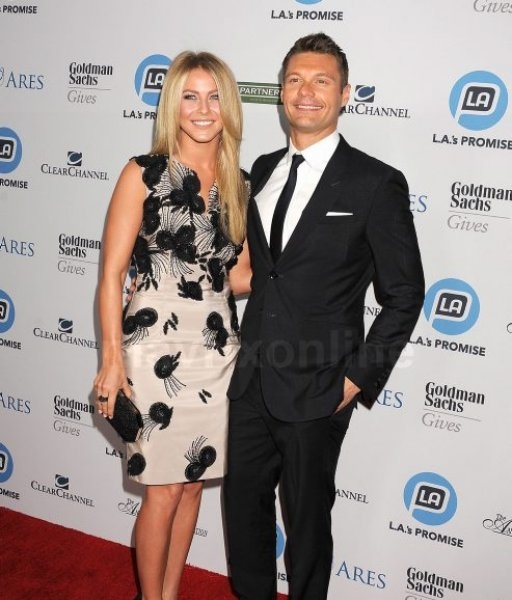 2011 Gala Honoring Ryan Seacrest_10_02_11_005