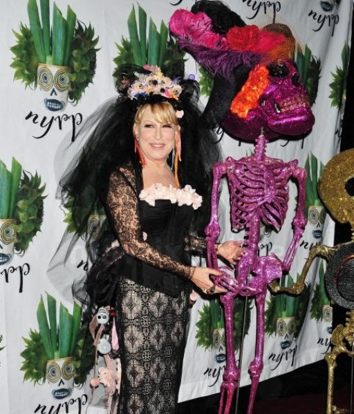 Bette Midler Hulaween_10_28_11_01