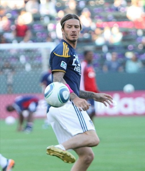 LA Galaxy Shut Out Chivas 1-0_10_17_11_01