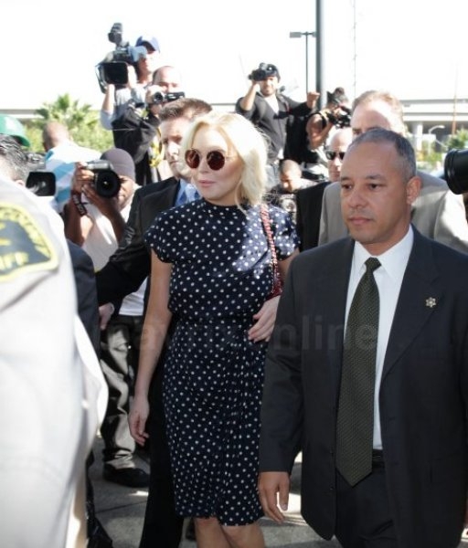 Lindsay Lohan Arrives For Probation Sentencing_11_02_11_01