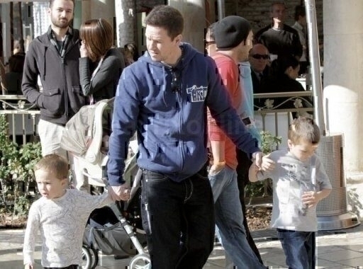 Mark Wahlberg and Sons Shopping_12_20_11_01