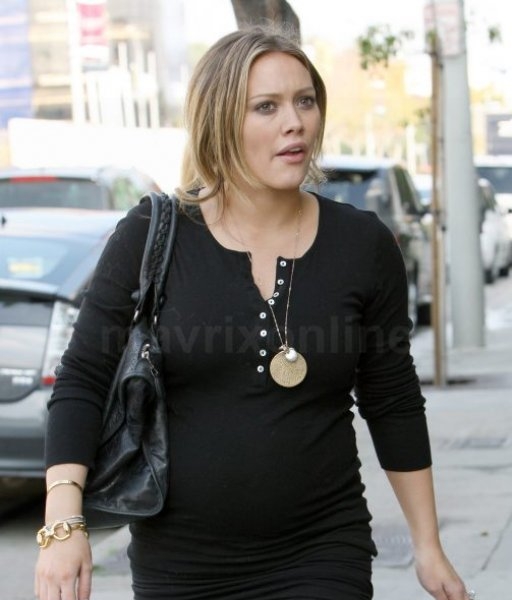 Hilary Duff Growing Bump_12_14_11_01