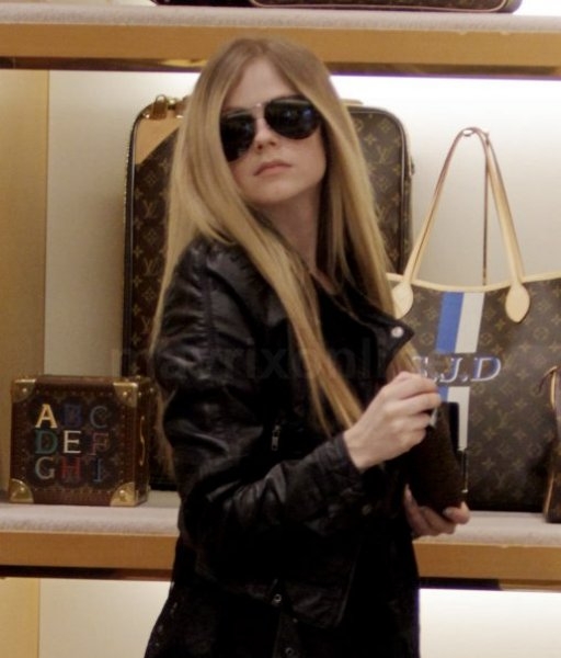 Avril Lavigne LV Shopping_12_16_11_01