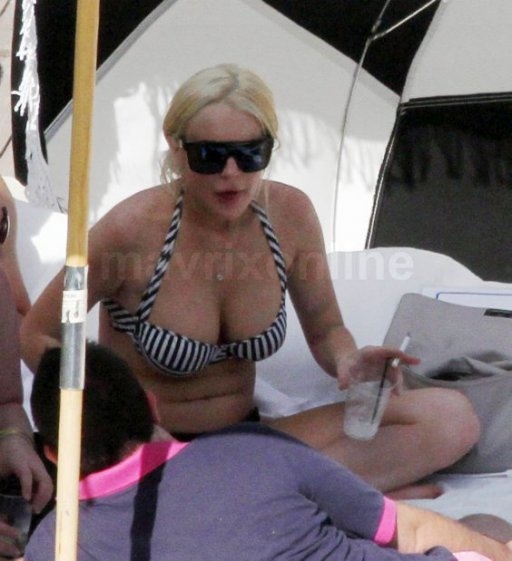 Lindsay Lohan Bikini By Pool_2_2_12_02