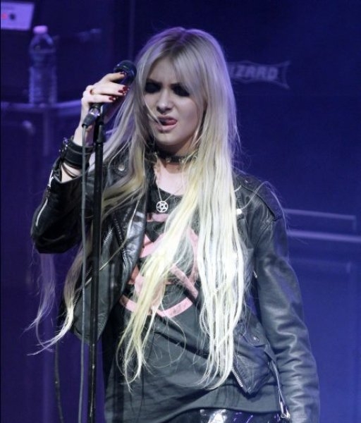 Pretty Reckless SoFla_4_25_12_01