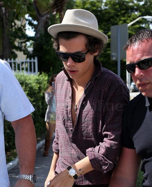 harry-styles-studio-day-two_06_14_13_02