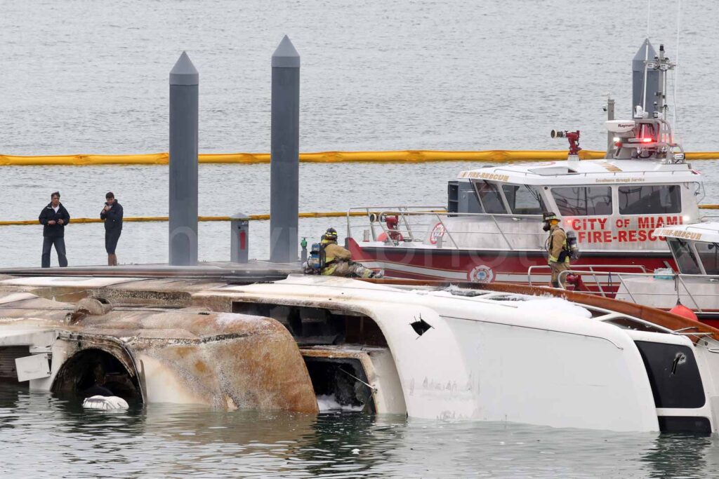 yacht sinks in miami river