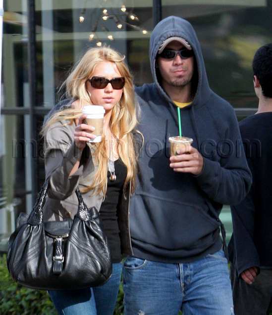 Girls look at him, guys look at me- When Anna Kournikova spoke about her  run-ins with paparazzi when with Enrique Iglesias